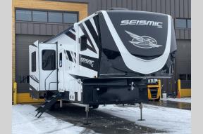New 2023 Jayco Seismic 403 Photo