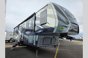 Used 2015 Keystone RV Fuzion 403 Photo