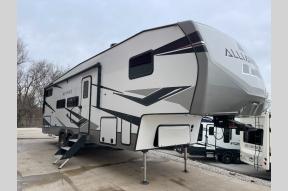 Used 2022 Alliance RV Avenue 31BHS Photo
