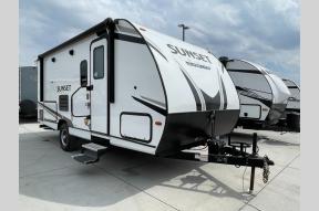 Used 2022 CrossRoads RV Sunset Trail SS188BH Photo