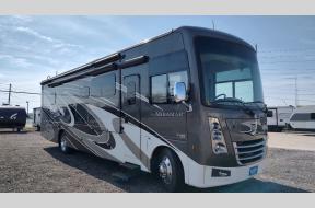 Used 2021 Thor Motor Coach Miramar 35.2 Photo