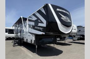New 2025 Jayco Seismic 413 Photo