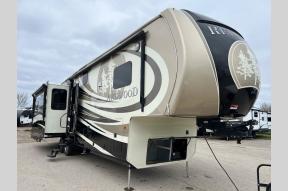 Used 2015 Redwood RV Redwood 38GK Photo