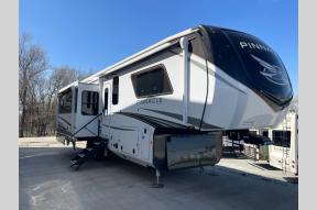 New 2025 Jayco Pinnacle 32RLTS Photo