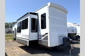 New 2025 Alliance RV Benchmark 42LFT Photo