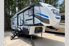 Used 2018 Forest River RV Cherokee Arctic Wolf 285DRL4 Photo