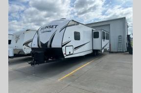 Used 2022 CrossRoads RV Sunset Trail Super Lite 291RK Photo