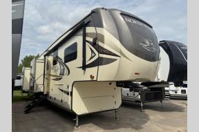 Used 2019 Jayco North Point 375BHFS Photo