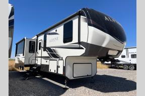 Used 2021 Keystone RV Alpine 3220RL Photo