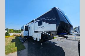 New 2026 Jayco Seismic 395 Photo