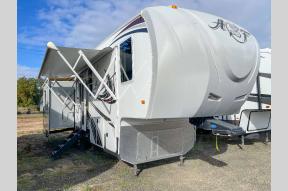 Used 2019 Northwood Arctic Silver Fox Edition 32-5M Photo