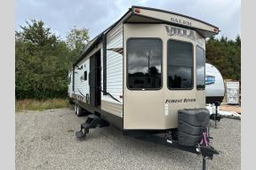Used 2017 Forest River RV Salem Villa Series 39FDEN Classic Photo