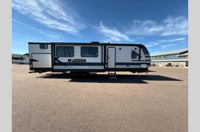 Used 2021 CrossRoads RV Zinger 333DB Photo