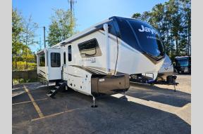 New 2026 Jayco Pinnacle 32RLTS Photo
