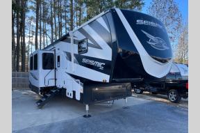 Used 2025 Jayco Seismic 395 Photo
