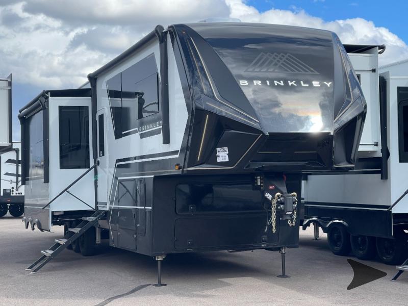CAMPER　37 New 2024 Brinkley Model G 3950 Toy Hauler Fifth Wheel at