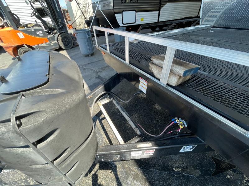 ポータブル・アトラクション/Drive Used 2017 CrossRoads RV Z 1 252TD Toy Hauler Travel Trailer