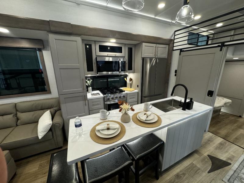 morning town様 New 2025 Alliance RV BENCHMARK 44LFT Travel Trailer at