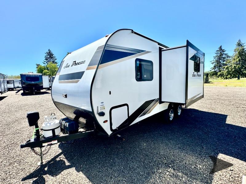 Used 2021 Pacific Coachworks Sea Breeze Mini 18RBS Travel Trailer at ...