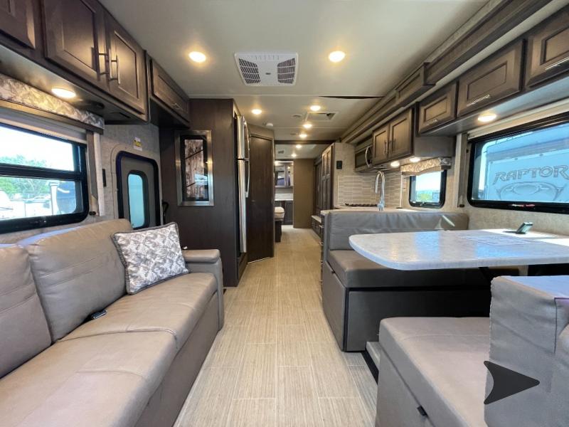 2022 Ford F-600 photo 3