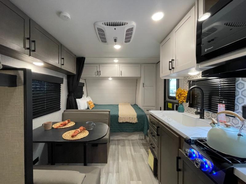 2025 Wayfinder RV 19bhw