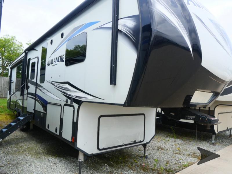 2020 Keystone RV avalanche 338gk