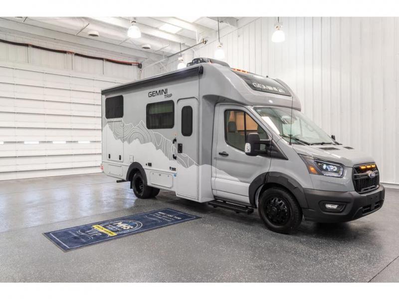 ♡ ｅｒiｎ‎ ^._.^！アームウォーマー付きトップスドラゴン龍#358 2024年干支〚青楽親子龍〛置物 | 吉村楽入