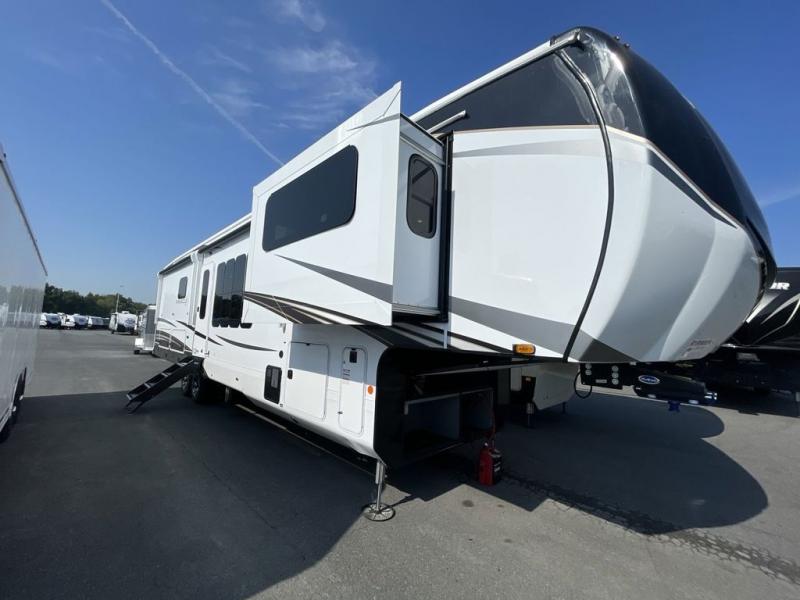 New 2024 Jayco Pinnacle 38FLGS Fifth Wheel at Blue Compass RV Latham