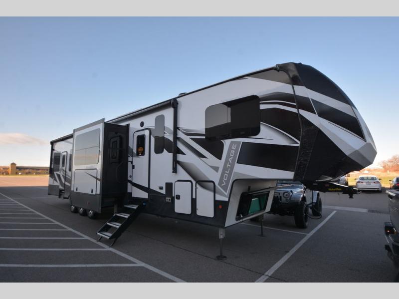 New 2021 Dutchmen RV Voltage 4135 Toy Hauler Fifth Wheel at Blue ...