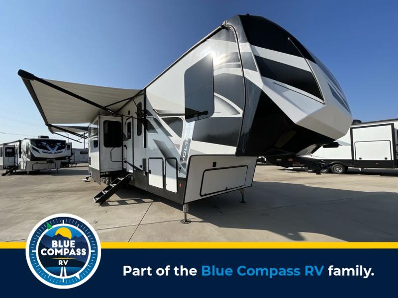 New 2022 Dutchmen Rv Voltage 4225 Toy Hauler Fifth Wheel At Blue Compass Rv Mesquite Tx F4570