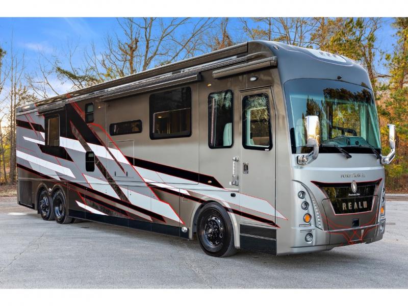 New 2024 Foretravel Presidential Series REALM LVB with Spa Motor Home