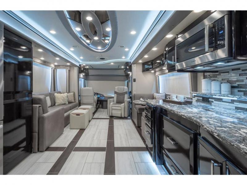 New 2024 Foretravel REALM FS605 LVB with Spa Motor Home Class A ...