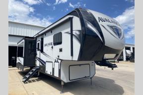 Used 2019 Keystone RV Avalanche 321RS Photo