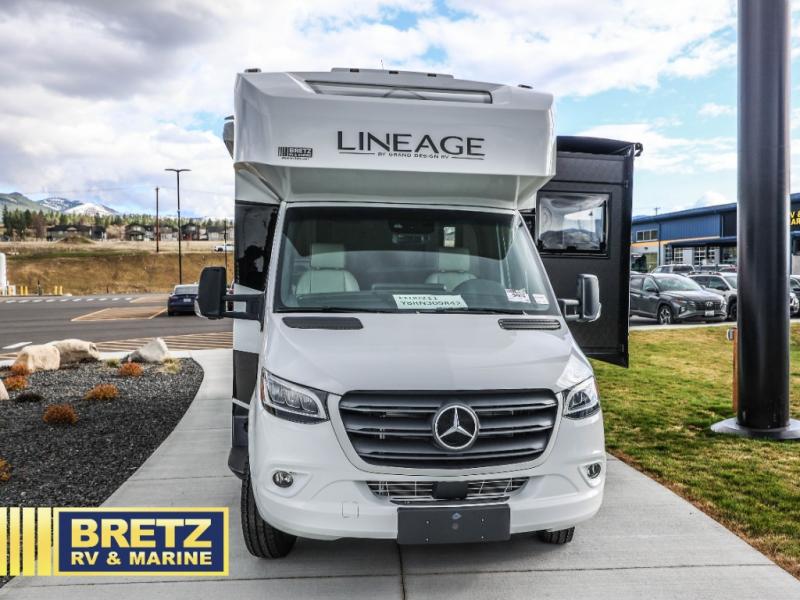 2024 Mercedes Benz Sprinter 4500 photo 3