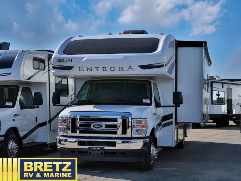 2025 Ford E-450 photo 3