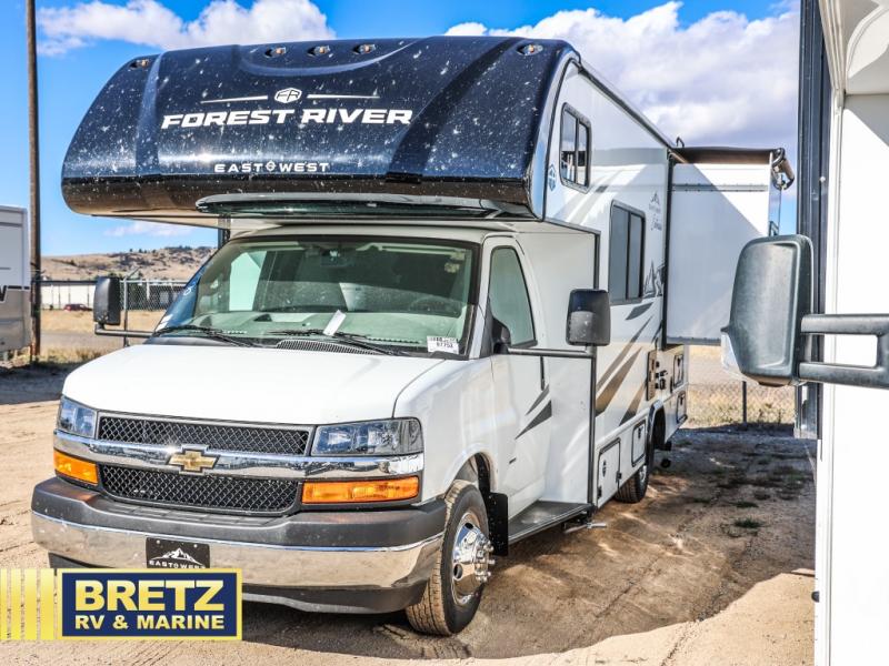 2025 Chevrolet Express 3500 Cutaway photo 3