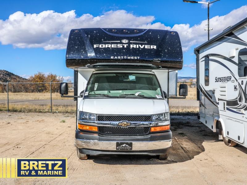 2025 Chevrolet Express 3500 Cutaway photo 2