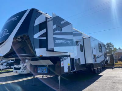 New 2024 Jayco Seismic 395