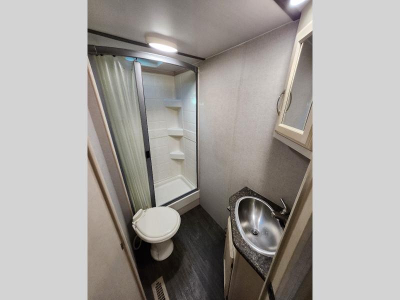 Used 2018 Winnebago Industries Towables Minnie 2455 BHS Travel Trailer ...