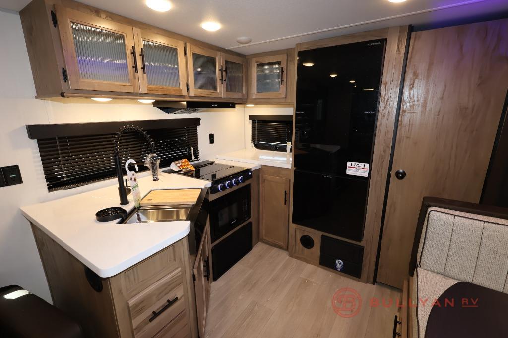 New 2025 Forest River RV Cherokee Grey Wolf Black Label 26SSBL Travel