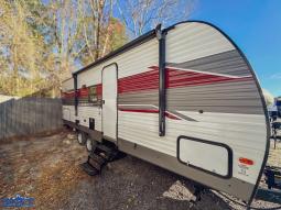 New 2025 Prime Time RV Avenger LE 24BHSLE Photo