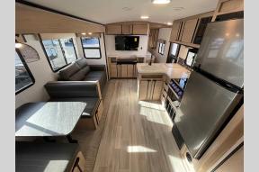 New 2023 Cruiser Radiance Ultra Lite 27DD Photo
