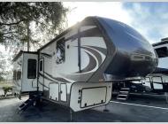 Used 2018 Vanleigh RV Vilano 325RL image