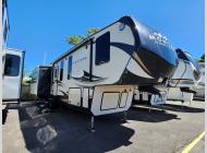 Used 2017 Keystone RV Montana 370BR image