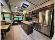 Used 2019 Keystone RV Montana 3121RL image