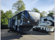 Used 2015 Heartland Cyclone 4100 image