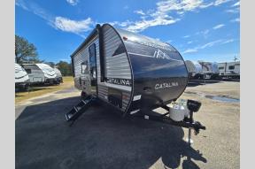 New 2025 Coachmen RV Catalina Summit Series 8 221MKE Photo