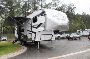 New 2023 Alliance RV Avenue All-Access 28BH Photo