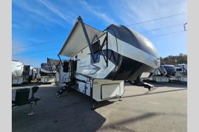 Used 2022 Keystone RV Alpine 3220RL Photo