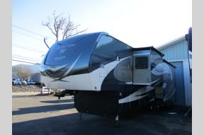 Used 2020 VanLeigh RV Beacon 39GBB Photo